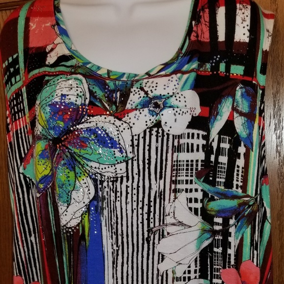 Shark bite tank with bling - Picture 3 of 7